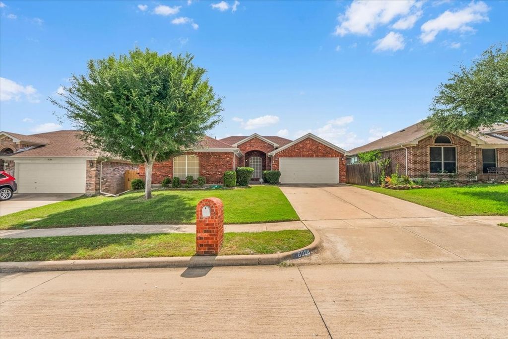 6926 MEADOW BEND Drive, Arlington, TX 76002