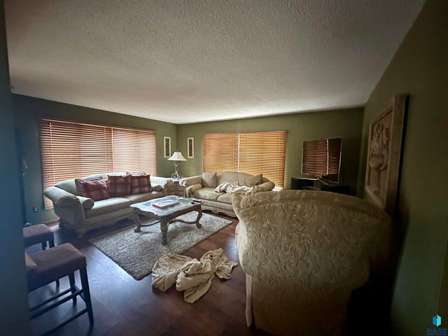 47838 270th St Street, Sioux Falls, SD 57108