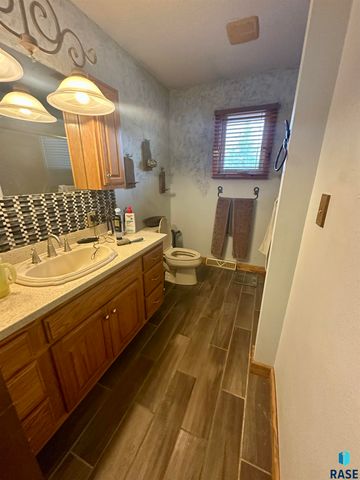 47838 270th St Street, Sioux Falls, SD 57108