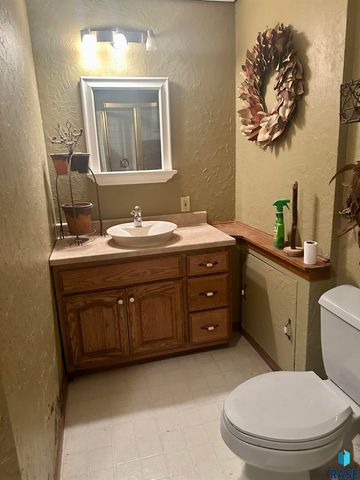 47838 270th St Street, Sioux Falls, SD 57108