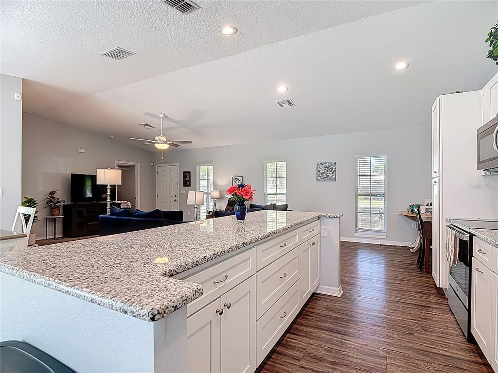 Image 10 of property listing at 3510 DOVE LANE, Mulberry, FL 33860