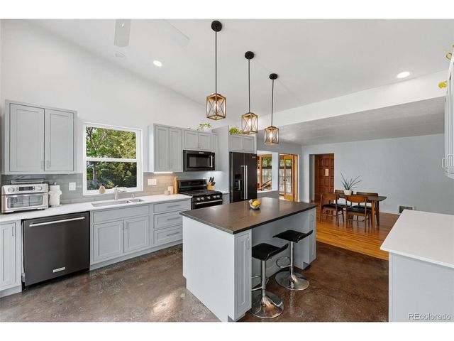 2060 Dover St, Lakewood, CO 80215