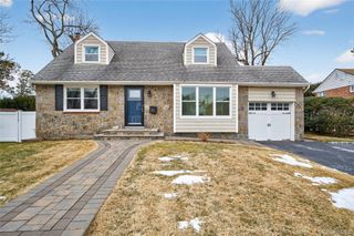867 Duncan Drive, Westbury, NY 11590