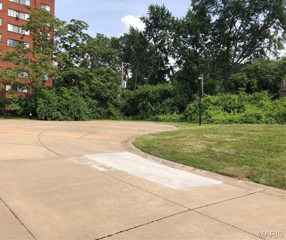 5354 Delmar Place Court, St Louis, MO 63112