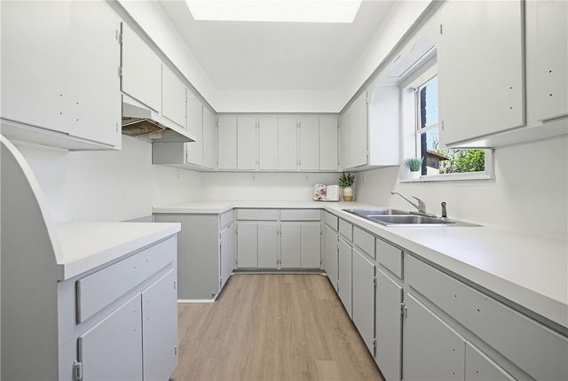 241 Doyle Dr, Portland, TX 78374