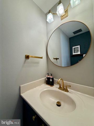 5913 SIR CAMBRIDGE WAY, Alexandria, VA 22315