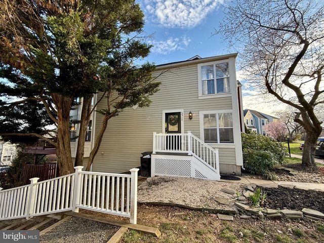 5913 SIR CAMBRIDGE WAY, Alexandria, VA 22315