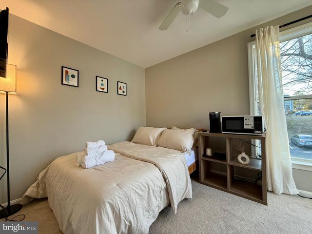 5913 SIR CAMBRIDGE WAY, Alexandria, VA 22315