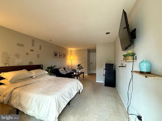 5913 SIR CAMBRIDGE WAY, Alexandria, VA 22315