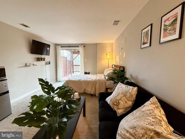 5913 SIR CAMBRIDGE WAY, Alexandria, VA 22315