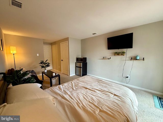 5913 SIR CAMBRIDGE WAY, Alexandria, VA 22315