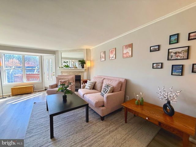 5913 SIR CAMBRIDGE WAY, Alexandria, VA 22315