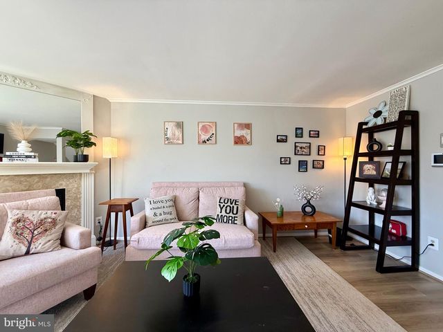 5913 SIR CAMBRIDGE WAY, Alexandria, VA 22315