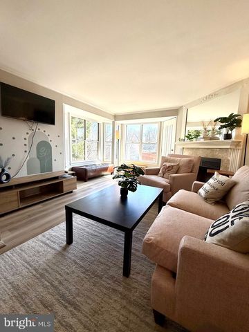 5913 SIR CAMBRIDGE WAY, Alexandria, VA 22315