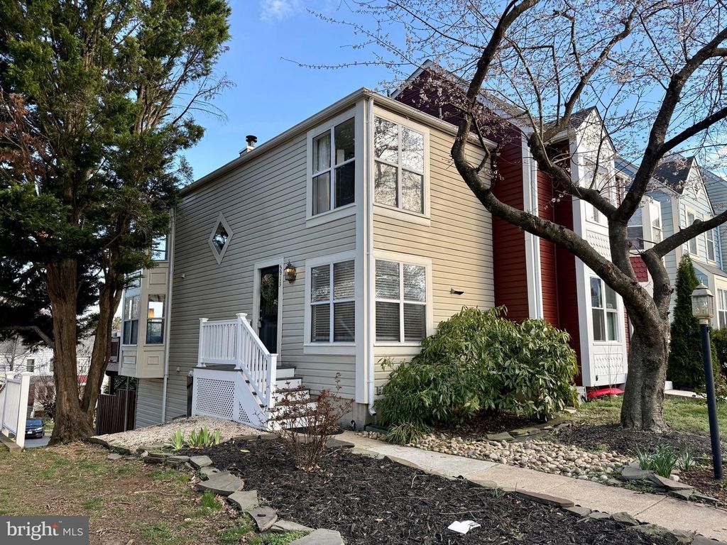 5913 SIR CAMBRIDGE WAY, Alexandria, VA 22315