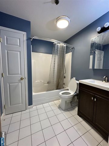 65 Fairview Street 3D, Palisades Park, NJ 07650