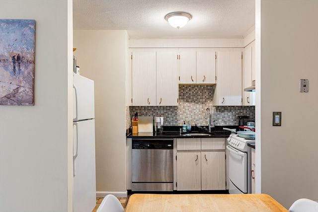 10 Scottfield Rd 34, Boston, MA 02134