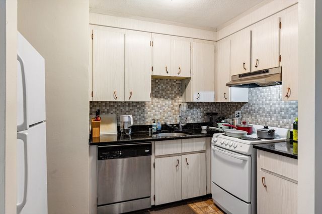 10 Scottfield Rd 34, Boston, MA 02134