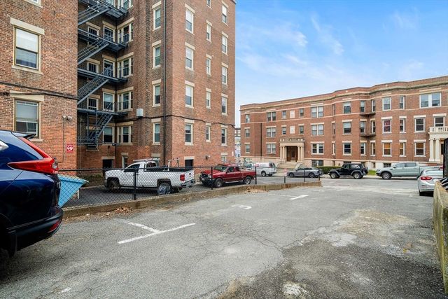 10 Scottfield Rd 34, Boston, MA 02134