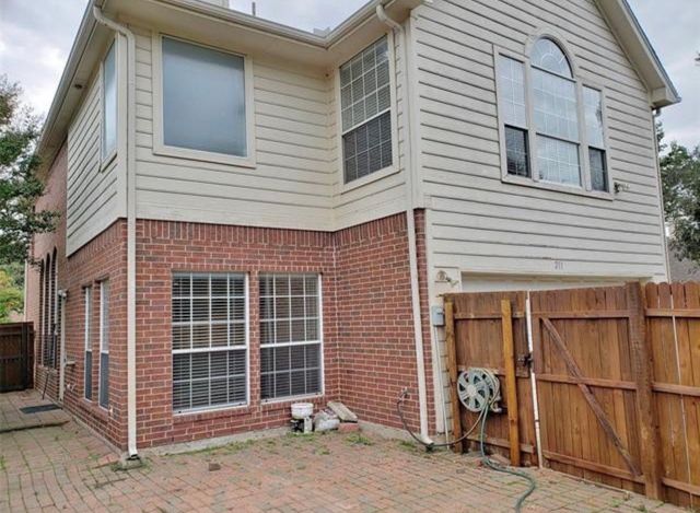 211 Moss Hill Road, Irving, TX 75063