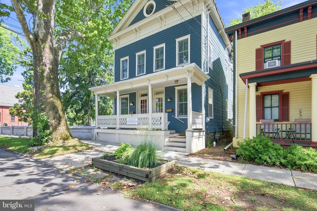 39 S MAIN ST, PENNINGTON, NJ 08534 — exterior