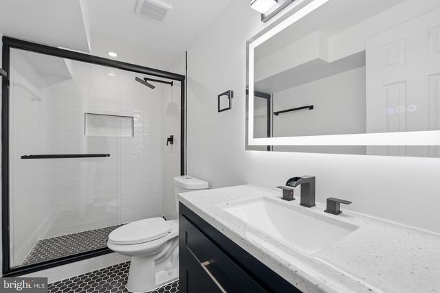 129 HAMILTON ST NW, Washington, DC 20011