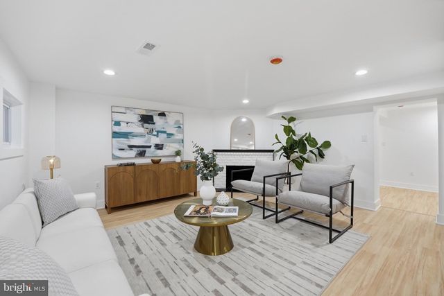 129 HAMILTON ST NW, Washington, DC 20011