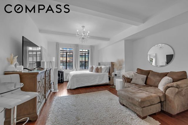 320 E 42nd St Apt 1407, New York City, NY 10017