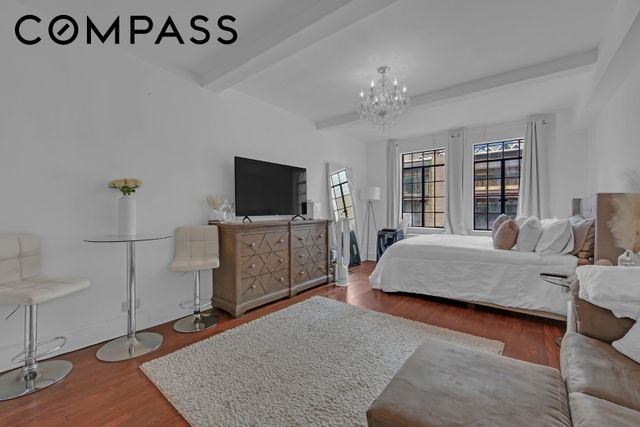 320 E 42nd St Apt 1407, New York City, NY 10017