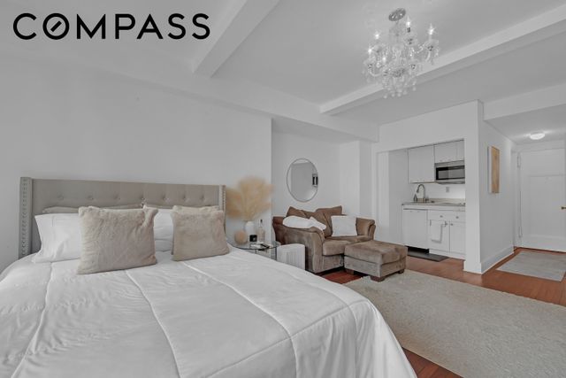 320 E 42nd St Apt 1407, New York City, NY 10017