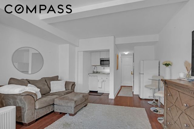 320 E 42nd St Apt 1407, New York City, NY 10017