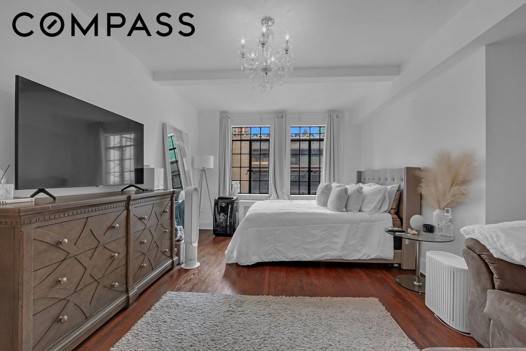 320 E 42nd St Apt 1407, New York City, NY 10017