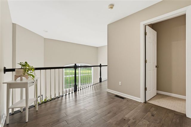 215 Cypress Knoll Dr, Ohio Twp, PA 15143