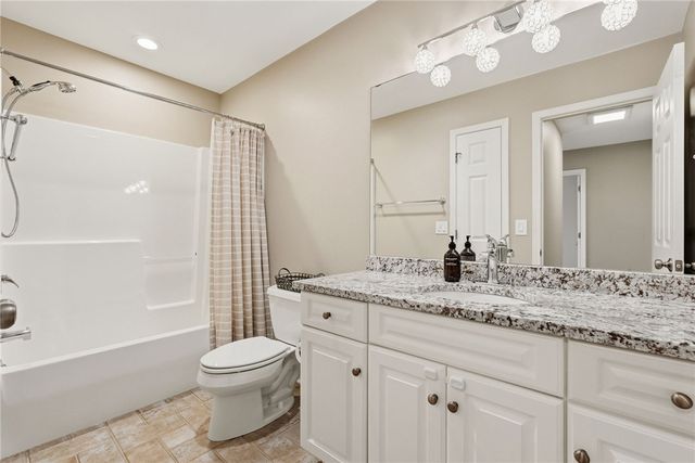 215 Cypress Knoll Dr, Ohio Twp, PA 15143