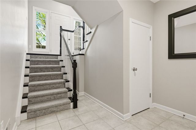 215 Cypress Knoll Dr, Ohio Twp, PA 15143