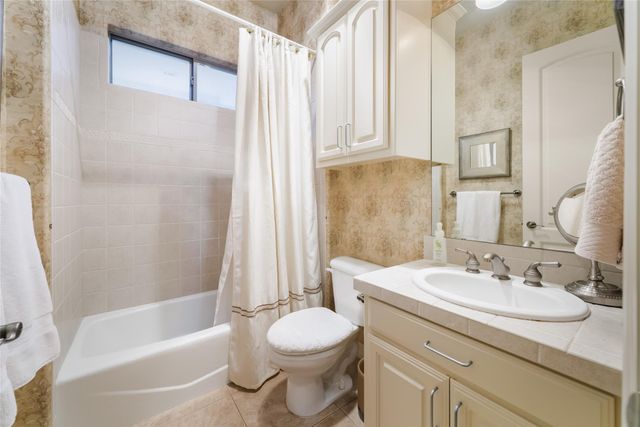 2 Tournament WAY, The Hills, TX 78738