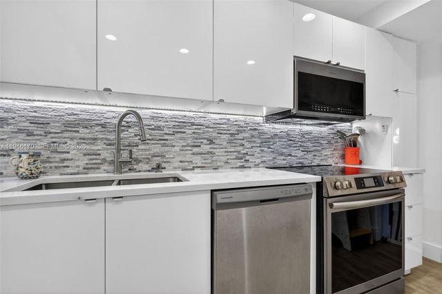 9381 E Bay Harbor Dr 303N, Bay Harbor Islands, FL 33154