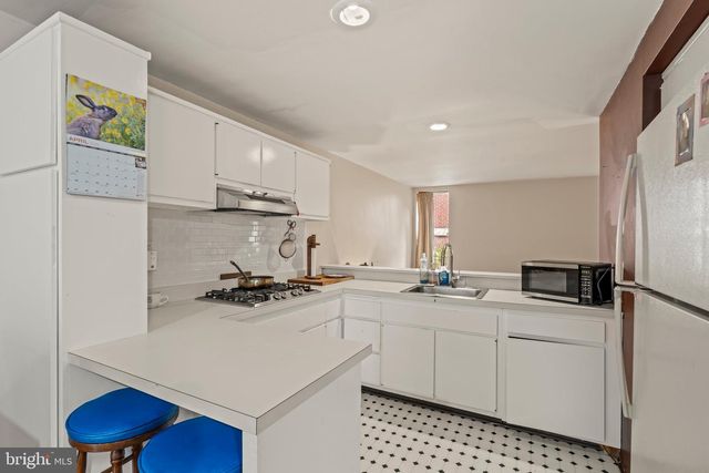 32 UNIVERSITY MEWS, Philadelphia, PA 19104