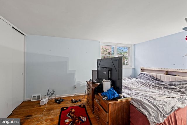 32 UNIVERSITY MEWS, Philadelphia, PA 19104