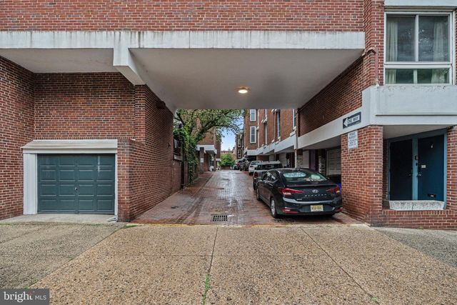 32 UNIVERSITY MEWS, Philadelphia, PA 19104