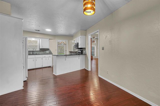 2304 NE 9th St, Lawton, OK 73507