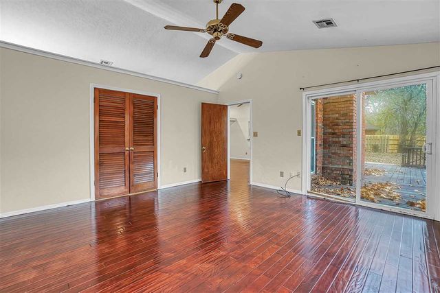 2304 NE 9th St, Lawton, OK 73507