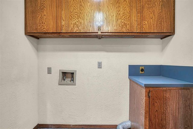 2304 NE 9th St, Lawton, OK 73507