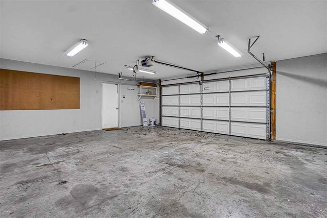 2304 NE 9th St, Lawton, OK 73507