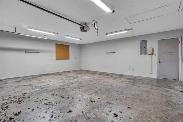 2304 NE 9th St, Lawton, OK 73507