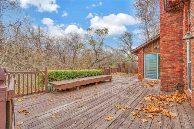 2304 NE 9th St, Lawton, OK 73507