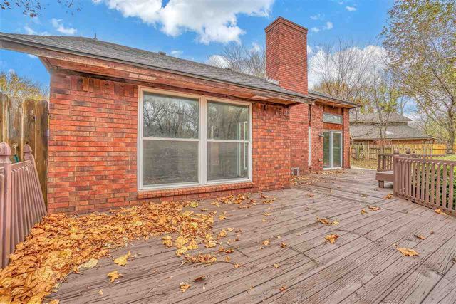 2304 NE 9th St, Lawton, OK 73507