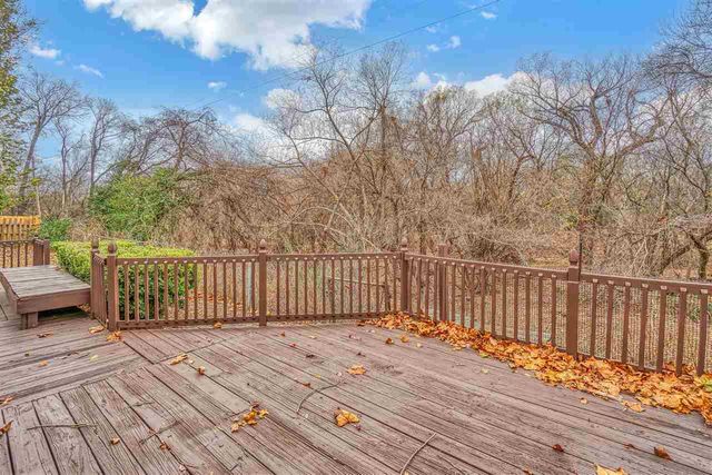 2304 NE 9th St, Lawton, OK 73507