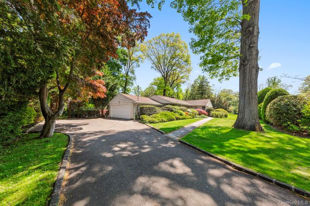 5 The Hemlocks, Roslyn Estates, NY 11577