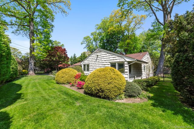 5 The Hemlocks, Roslyn Estates, NY 11577